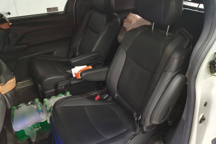 Used Toyota SIENNA 2023 2.5L Hybrid Deluxe Edition Left Rear Seat