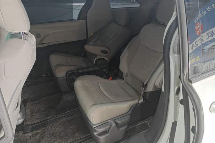 Used Toyota SIENNA 2023 2.5L Hybrid Comfort Edition Left Rear Seat