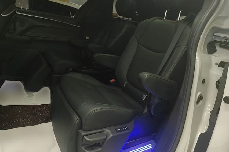 Used Toyota SIENNA 2023 2.5L Hybrid Ultimate Edition Left Rear Seat