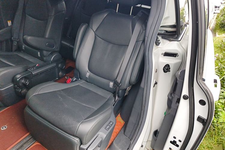 Used Toyota SIENNA 2023 2.5L Hybrid Deluxe Edition Left Rear Seat