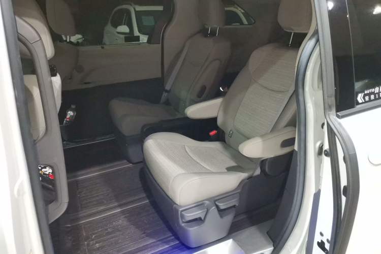 Used Toyota SIENNA 2023 2.5L Hybrid Comfort Edition Left Rear Seat