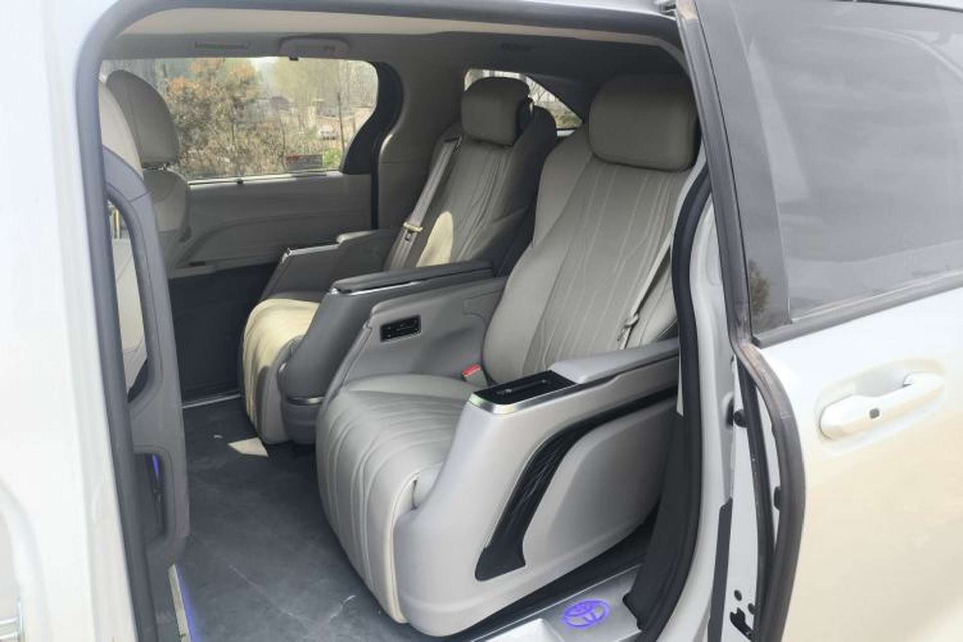 Used Toyota SIENNA 2023 2.5L Hybrid Comfort Edition Left Rear Seat