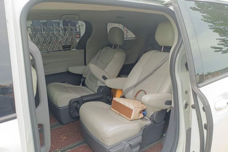 Used Toyota SIENNA 2023 2.5L Hybrid Comfort Edition Left Rear Seat