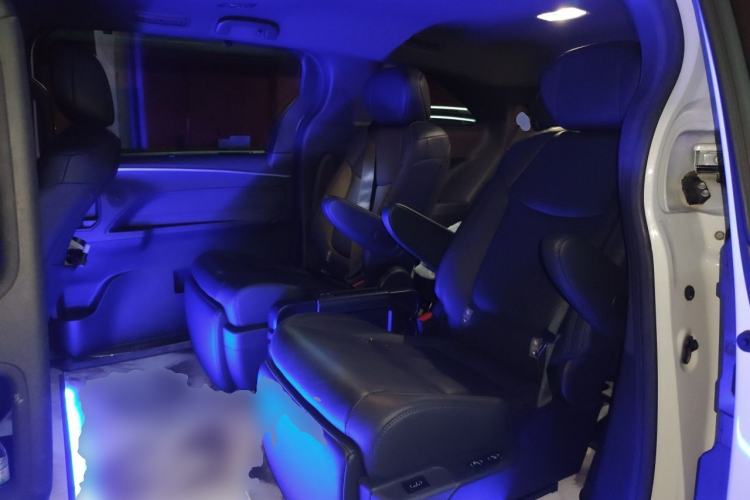Used Toyota SIENNA 2023 2.5L Hybrid Deluxe Edition Left Rear Seat