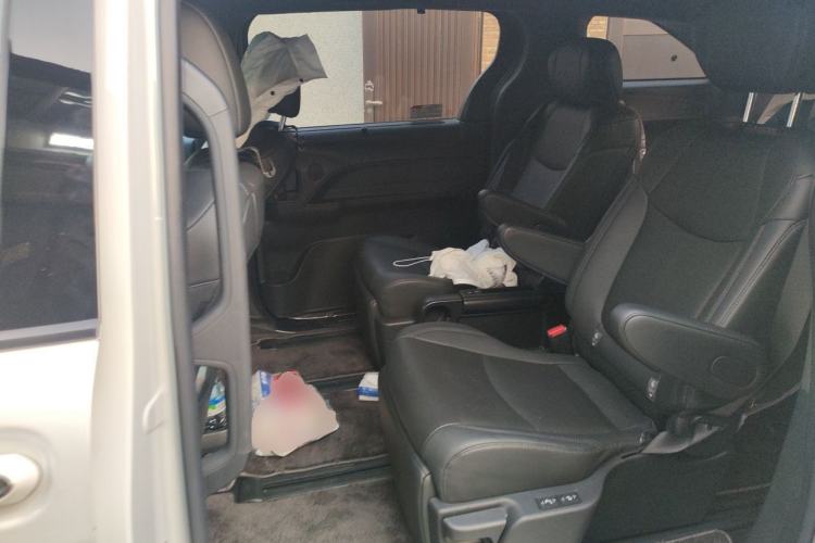 Used Toyota SIENNA 2023 2.5L Hybrid Deluxe Edition Left Rear Seat