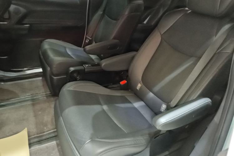Used Toyota SIENNA 2023 2.5L Hybrid Deluxe Edition Left Rear Seat