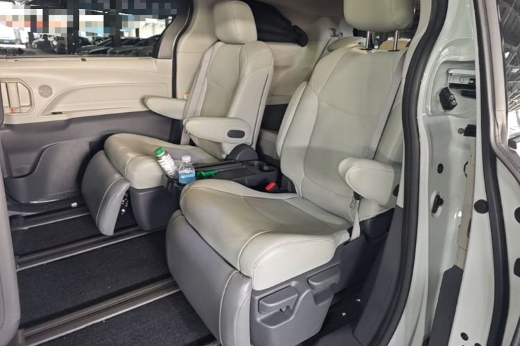 Used Toyota SIENNA 2023 2.5L Hybrid Comfort Edition Left Rear Seat