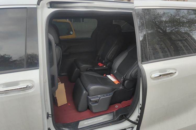 Used Toyota SIENNA 2023 2.5L Hybrid Deluxe Edition Left Rear Seat