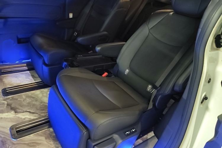 Used Toyota SIENNA 2023 2.5L Hybrid Deluxe Edition Left Rear Seat