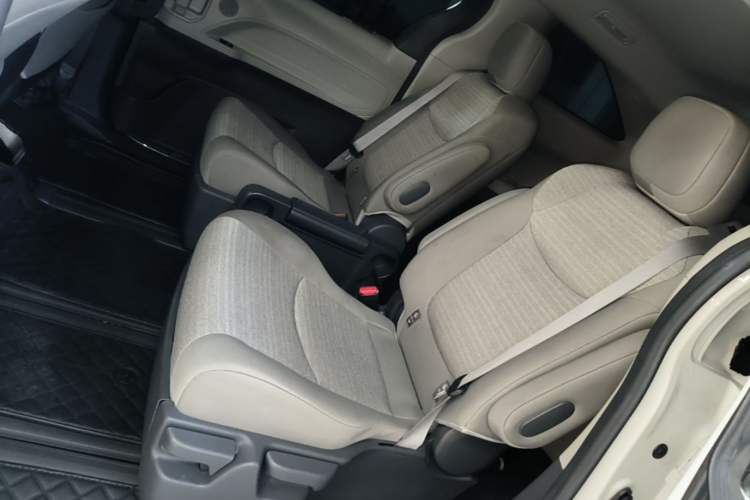 Used Toyota SIENNA 2023 2.5L Hybrid Comfort Edition Left Rear Seat