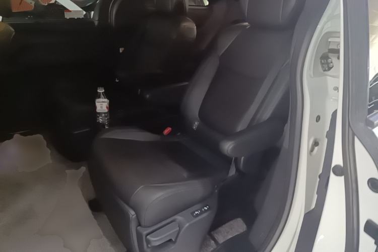 Used Toyota SIENNA 2023 2.5L Hybrid Deluxe Edition Left Rear Seat