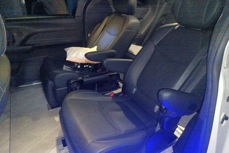 Used Toyota SIENNA 2023 2.5L Hybrid Deluxe Edition Left Rear Seat
