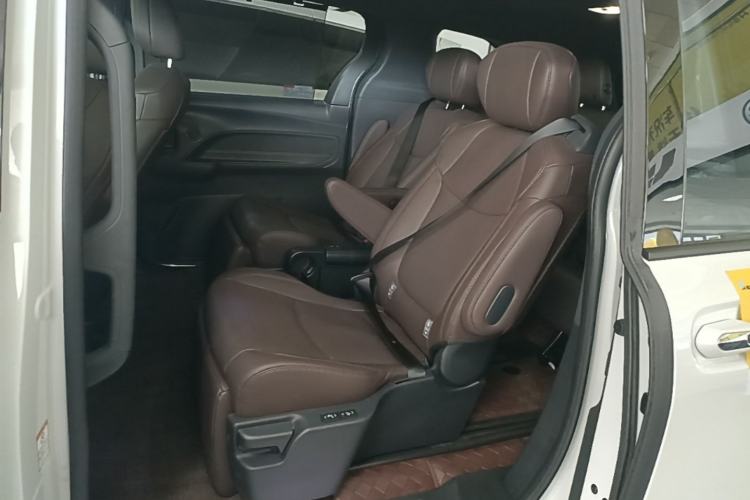 Used Toyota SIENNA 2023 2.5L Hybrid Platinum Edition Left Rear Seat