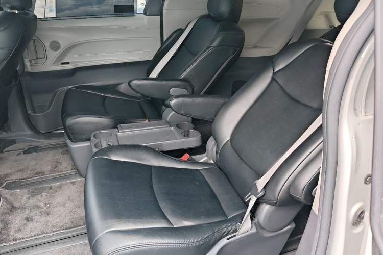 Used Toyota SIENNA 2023 2.5L Hybrid Comfort Edition Left Rear Seat