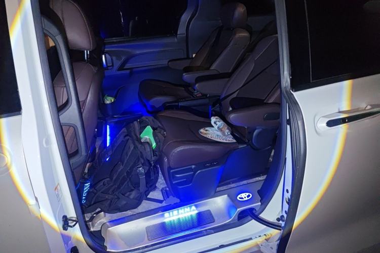 Used Toyota SIENNA 2023 2.5L Hybrid Platinum Edition Left Rear Seat