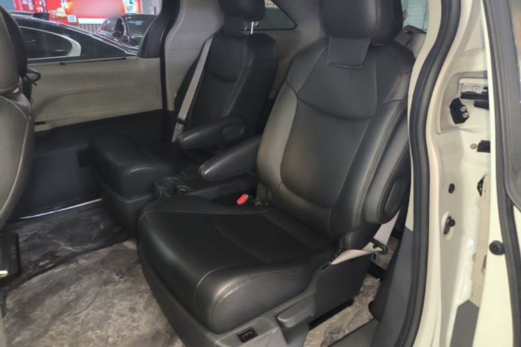 Used Toyota SIENNA 2023 2.5L Hybrid Comfort Edition Left Rear Seat