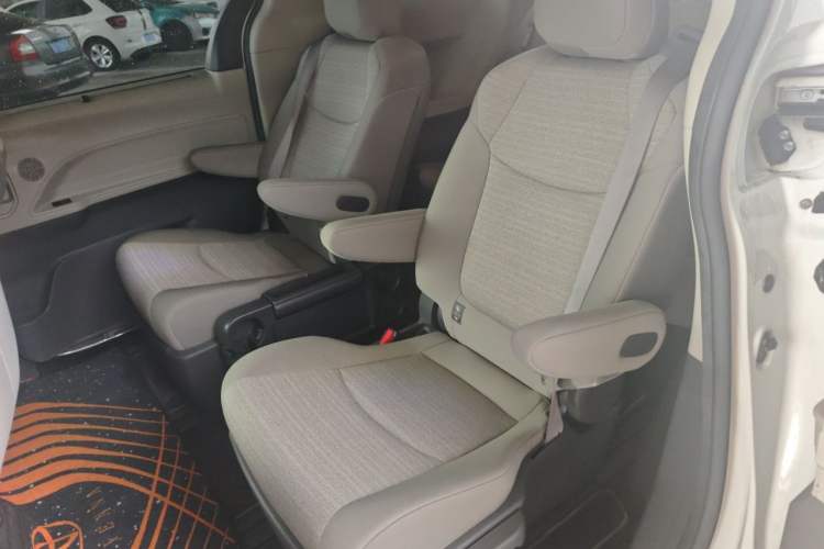 Used Toyota SIENNA 2023 2.5L Hybrid Comfort Edition Left Rear Seat