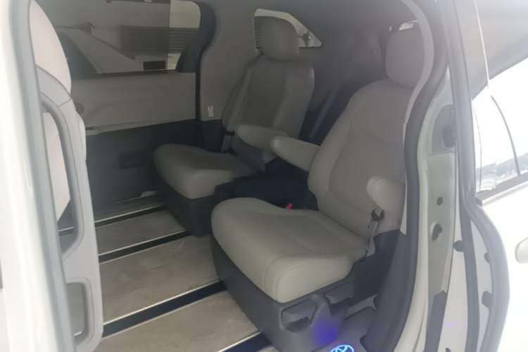 Used Toyota SIENNA 2023 2.5L Hybrid Comfort Edition Left Rear Seat
