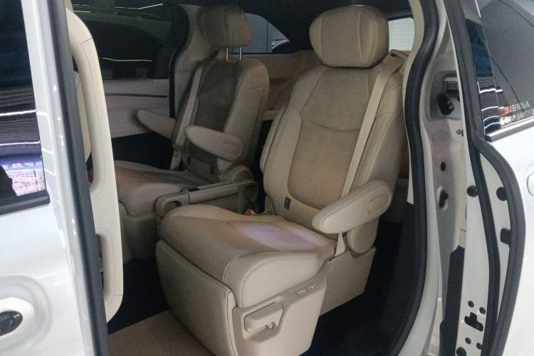 Used Toyota SIENNA 2023 2.5L Hybrid Deluxe Edition Left Rear Seat