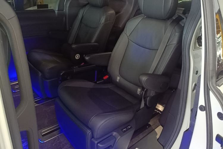 Used Toyota SIENNA 2023 2.5L Hybrid Deluxe Edition Left Rear Seat