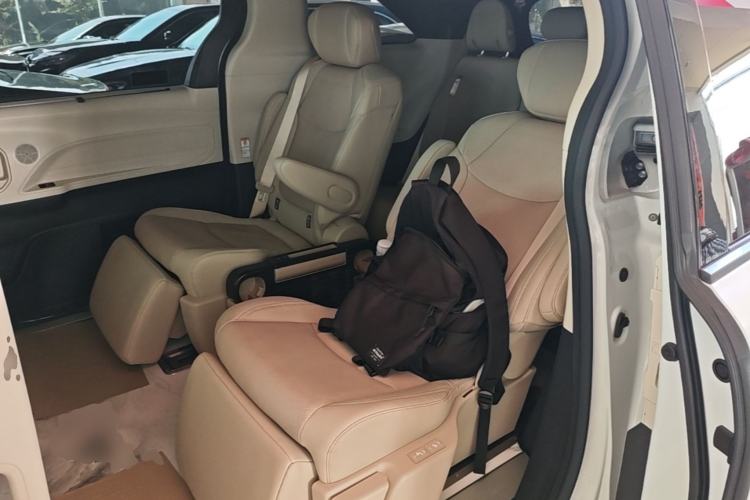 Used Toyota SIENNA 2023 2.5L Hybrid Deluxe Edition Left Rear Seat