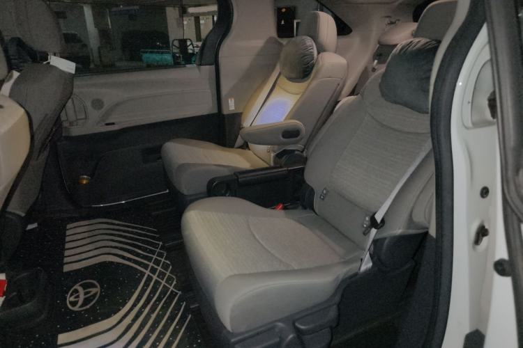 Used Toyota SIENNA 2023 2.5L Hybrid Comfort Edition Left Rear Seat