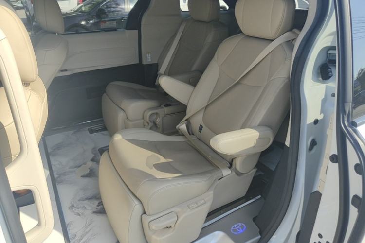 Used Toyota SIENNA 2023 2.5L Hybrid Deluxe Edition Left Rear Seat