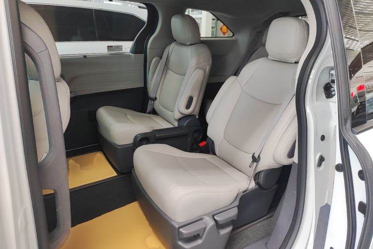 Used Toyota SIENNA 2023 2.5L Hybrid Comfort Edition Left Rear Seat