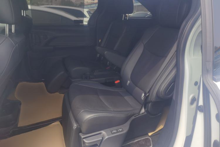 Used Toyota SIENNA 2023 2.5L Hybrid Deluxe Edition Left Rear Seat