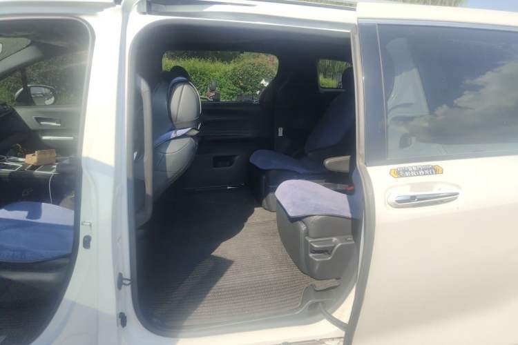 Used Toyota SIENNA 2023 2.5L Hybrid Deluxe Edition Left Rear Seat