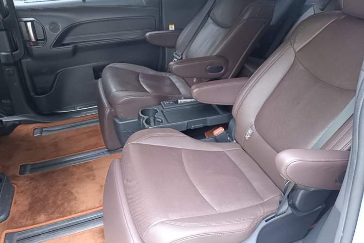 Used Toyota SIENNA 2023 2.5L Hybrid Platinum Edition Left Rear Seat