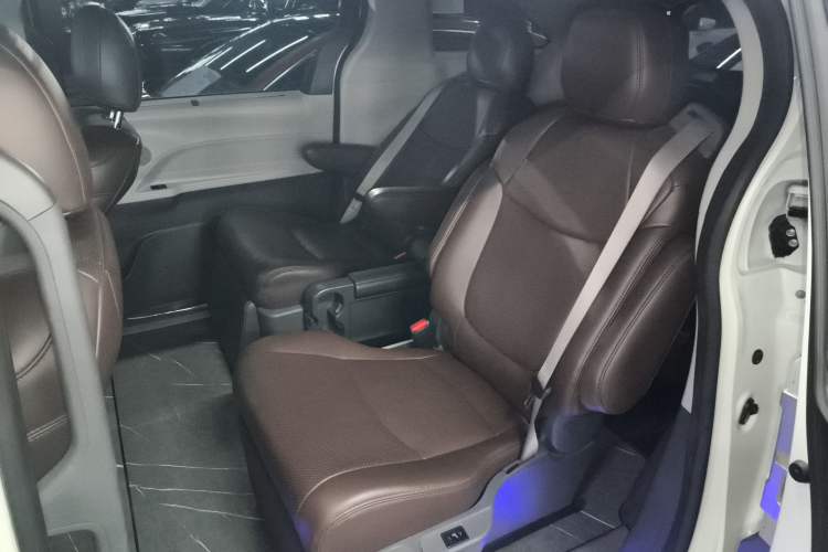 Used Toyota SIENNA 2023 2.5L Hybrid Comfort Edition Left Rear Seat