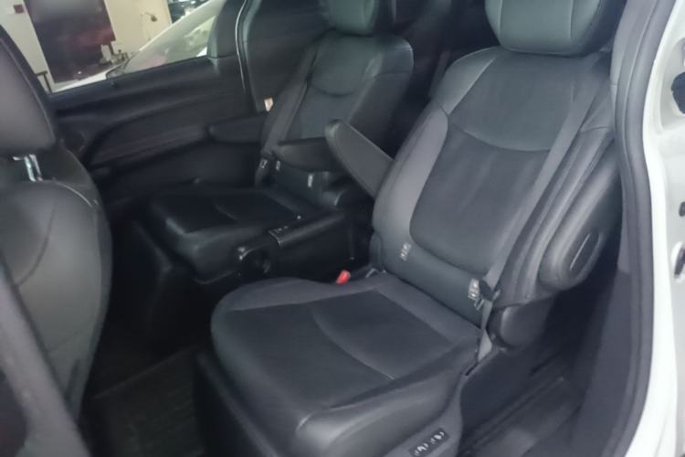 Used Toyota SIENNA 2023 2.5L Hybrid Deluxe Edition Left Rear Seat