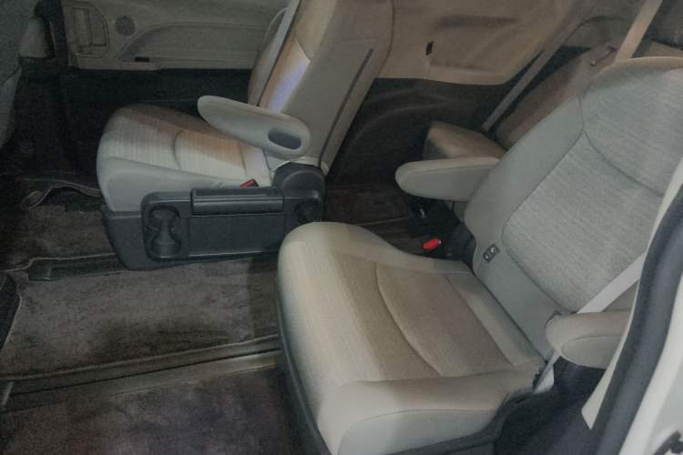 Used Toyota SIENNA 2023 2.5L Hybrid Comfort Edition Left Rear Seat
