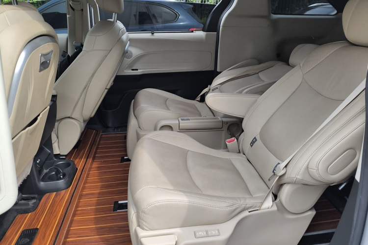 Used Toyota SIENNA 2023 2.5L Hybrid Ultimate Edition Left Rear Seat