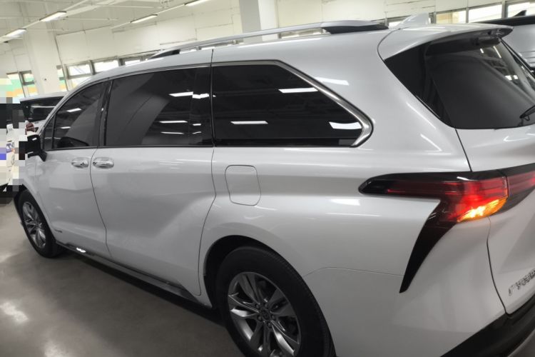 Used Toyota SIENNA 2023 2.5L Hybrid Luxury Edition Left Side