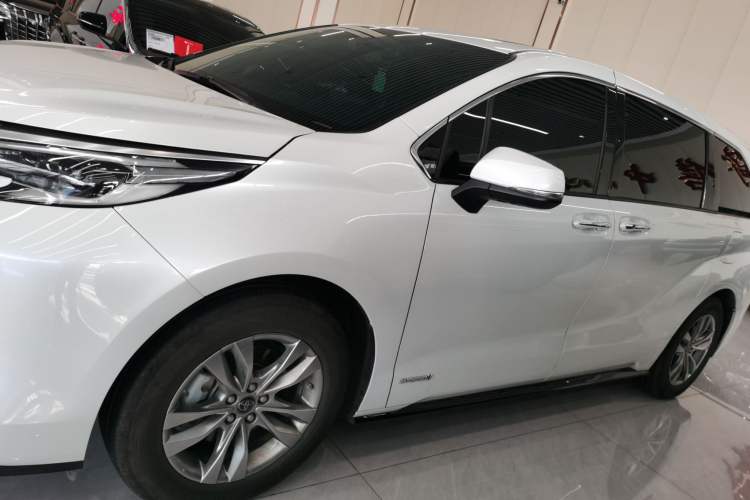 Used Toyota SIENNA 2023 2.5L Hybrid Deluxe Edition Left Side