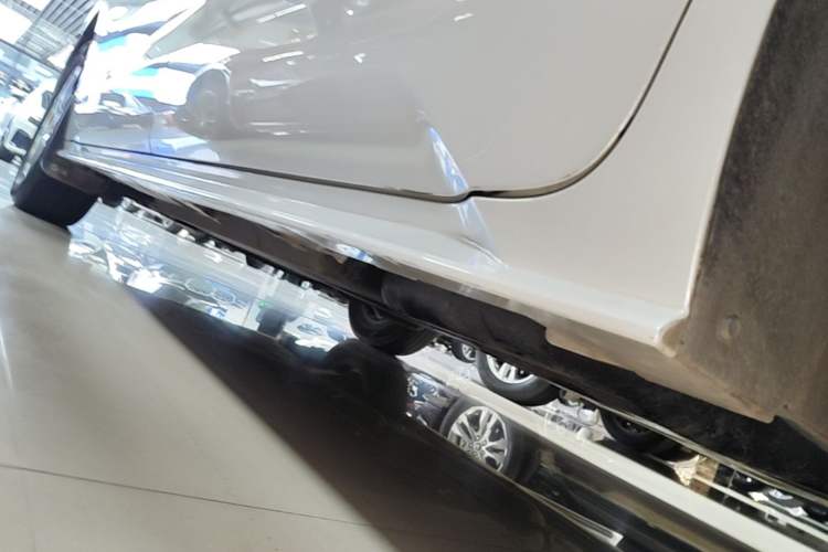 Used Toyota SIENNA 2023 2.5L Hybrid Comfort Edition Left Side Sill