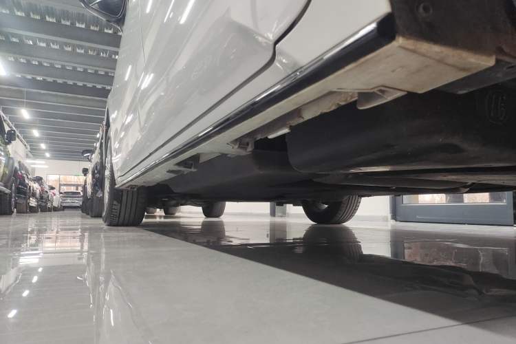 Used Toyota SIENNA 2023 2.5L Hybrid Luxury Edition Left Side Sill