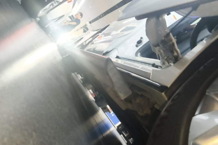 Used Toyota SIENNA 2023 2.5L Hybrid Deluxe Edition Left Side Sill