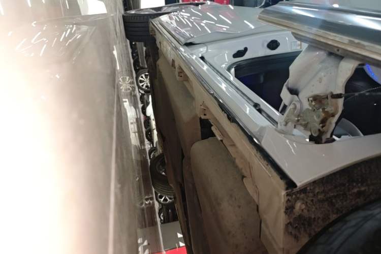 Used Toyota SIENNA 2023 2.5L Hybrid Platinum Edition Left Side Sill