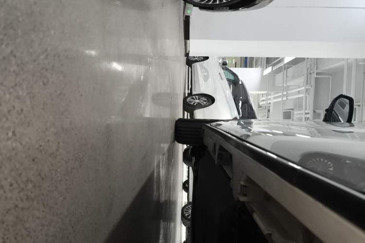 Used Toyota SIENNA 2023 2.5L Hybrid Luxury Edition Left Side Sill