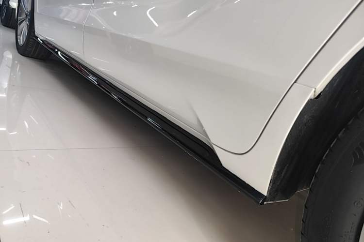 Used Toyota SIENNA 2023 2.5L Hybrid Deluxe Edition Left Side Sill
