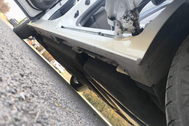 Used Toyota SIENNA 2023 2.5L Hybrid Comfort Edition Left Side Sill