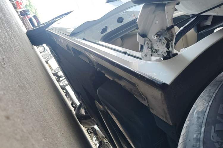 Used Toyota SIENNA 2023 2.5L Hybrid Luxury Edition Left Side Sill