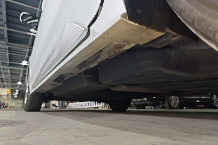 Used Toyota SIENNA 2023 2.5L Hybrid Comfort Edition Left Side Sill