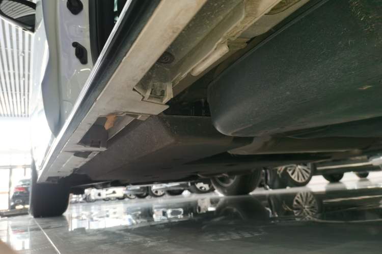 Used Toyota SIENNA 2023 2.5L Hybrid Deluxe Edition Left Side Sill