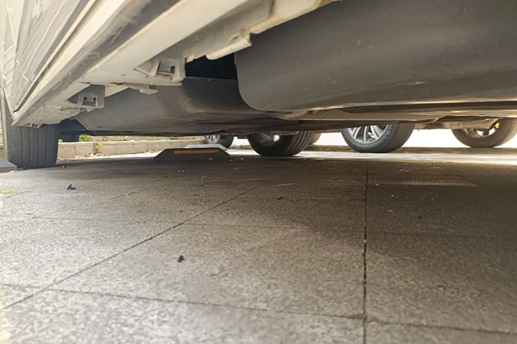 Used Toyota SIENNA 2023 2.5L Hybrid Platinum Edition Left Side Sill