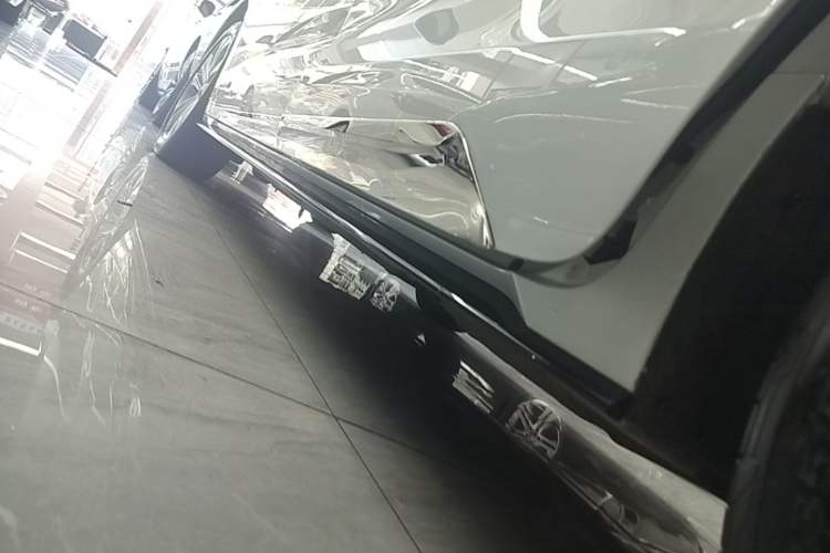 Used Toyota SIENNA 2023 2.5L Hybrid Deluxe Edition Left Side Sill