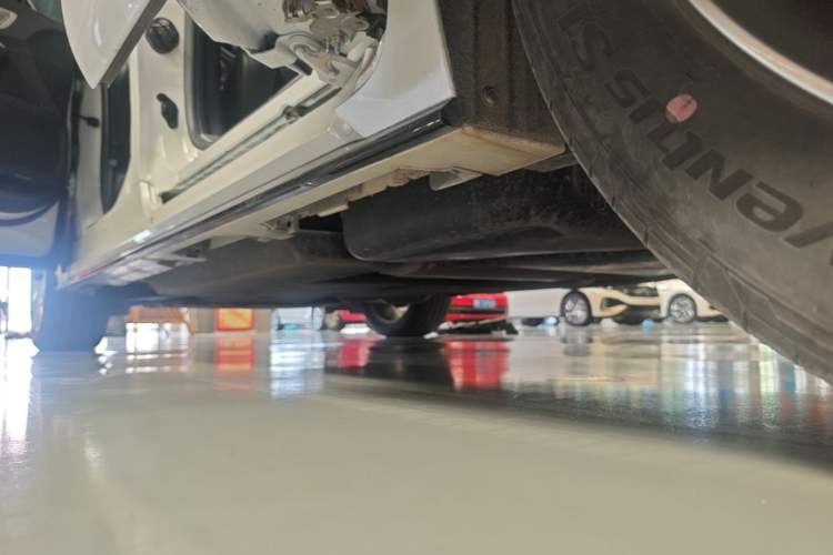 Used Toyota SIENNA 2023 2.5L Hybrid Deluxe Edition Left Side Sill
